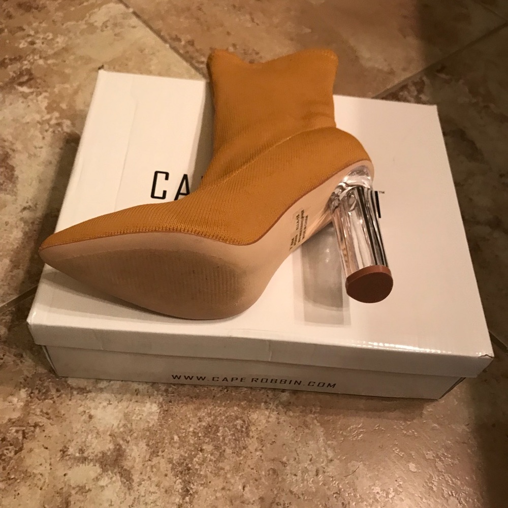 Cape Robbins Boots - Picture 2 of 3